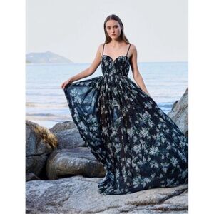 Sau Lee
Georgina size 8 long black floral spaghetti strap special occasion gown.